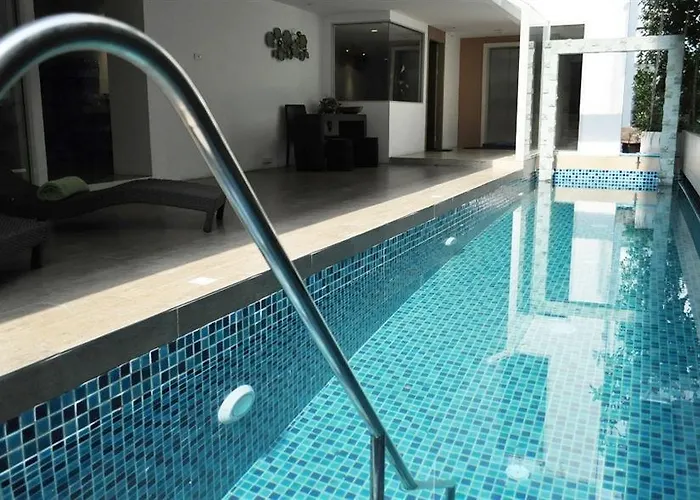 Nantra Retreat And 酒店 3*