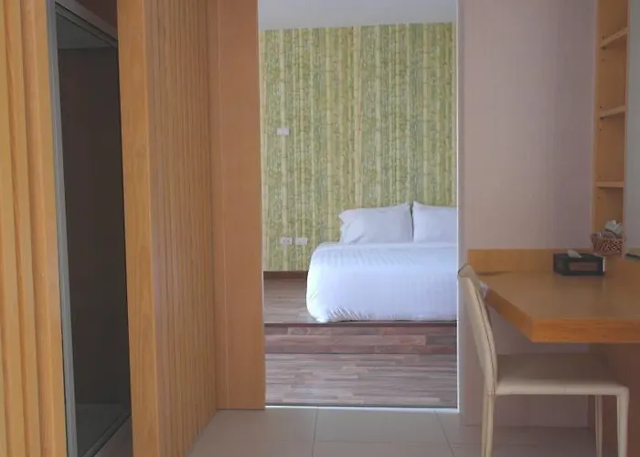 酒店 Nantra Retreat And 3*