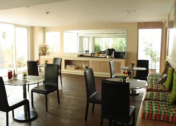 Nantra Retreat And 酒店 3*